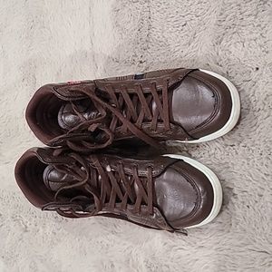 Levi's sneakers